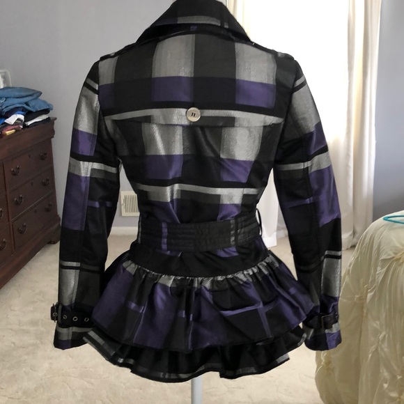 Gorgeous satin short trench coat - Picture 6 of 8